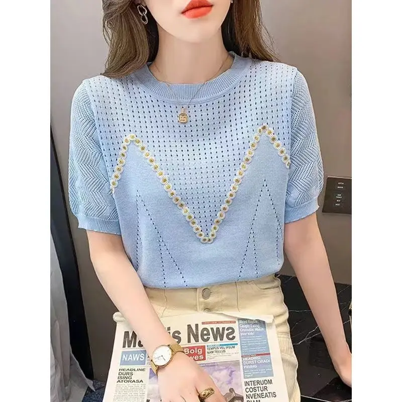 Summer Ice Silk Short Sleeved T-Shirt For Women 2025 New Design Niche Loose Hollow Knit Sweater Fashionable Top
Summer Ice Silk Short Sleeved T-Shirt For Women 2025 New Design Niche Loose Hollow Knit Sweater Fashionable Top