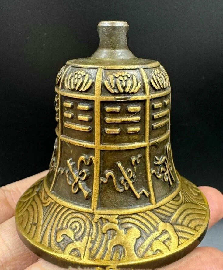 2" Rare Chinese Bronze Copper Gilt Buddhism Faqi Flower Statue Zhong Bell
2" Rare Chinese Bronze Copper Gilt Buddhism Faqi Flower Statue Zhong Bell