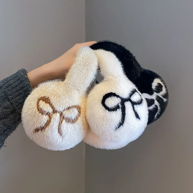 Cute Bow Earmuffs 2025 Winter New Windproof Warm Woman Ear Bag Travel Cycling Warmth Fashion Accessories
Cute Bow Earmuffs 2025 Winter New Windproof Warm Woman Ear Bag Travel Cycling Warmth Fashion Accessories