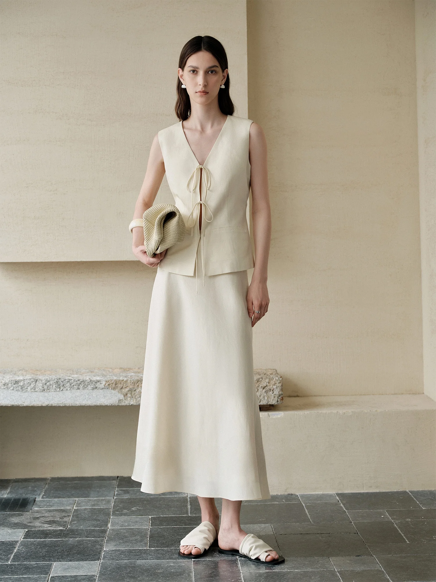Sensational V-neck Tunic Top with Belt And Micro-flared Skirt Set in Linen Lyocell for Women Summer Fashion Outfit
Sensational V-neck Tunic Top with Belt And Micro-flared Skirt Set in Linen Lyocell for Women Summer Fashion Outfit