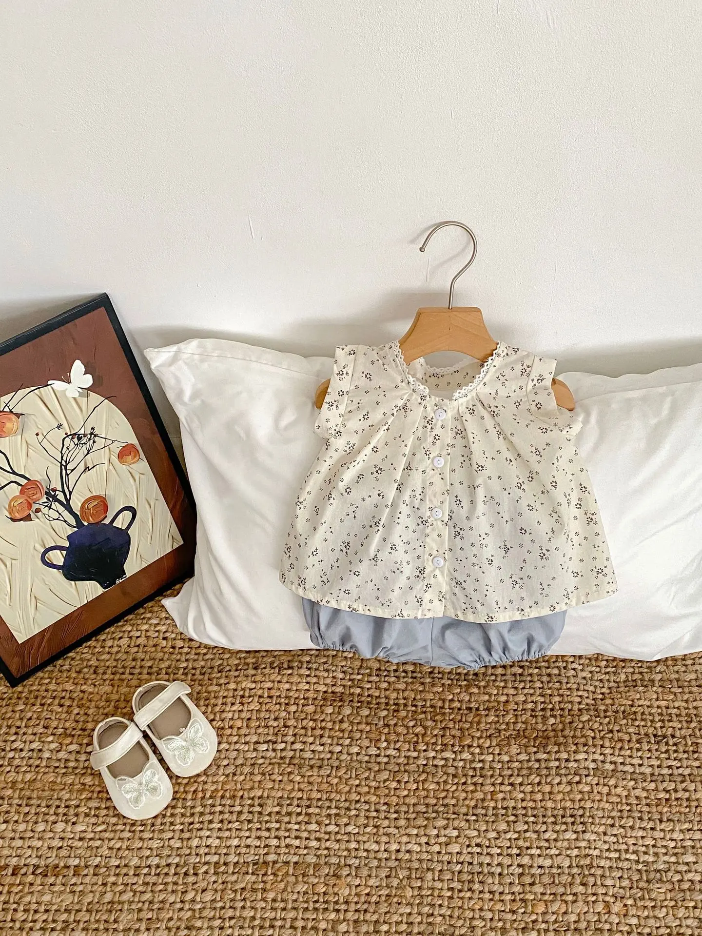 Summer new 0-3 year old baby clothing, cute baby girl set, exquisite floral short sleeved top+loose shorts
Summer new 0-3 year old baby clothing, cute baby girl set, exquisite floral short sleeved top+loose shorts