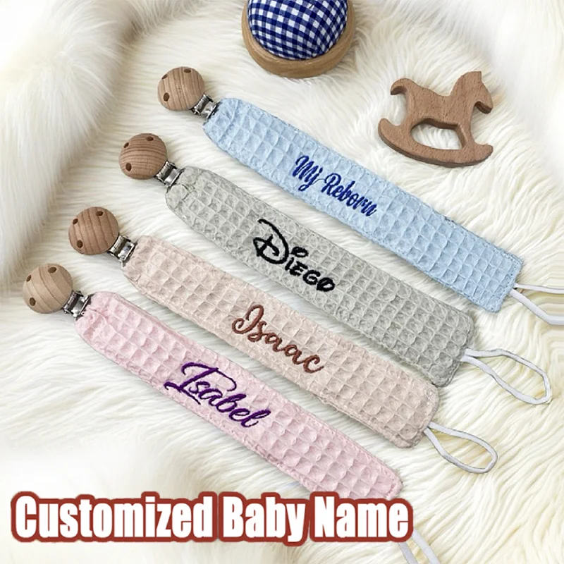Держатель для соски с ручной вышивкой имени, персонализированный тканевый зажим для соски с деревянным зажимом для детей, подарок на детский душ
Держатель для соски с ручной вышивкой имени, персонализированный тканевый зажим для соски с деревянным зажимом для детей, подарок на детский душ