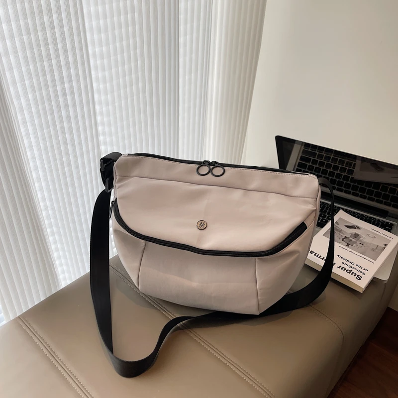 Sports and casual trendy large-capacity dumpling bag 2025 new fashion canvas shoulder bag portable commuter crossbody bag
Sports and casual trendy large-capacity dumpling bag 2025 new fashion canvas shoulder bag portable commuter crossbody bag