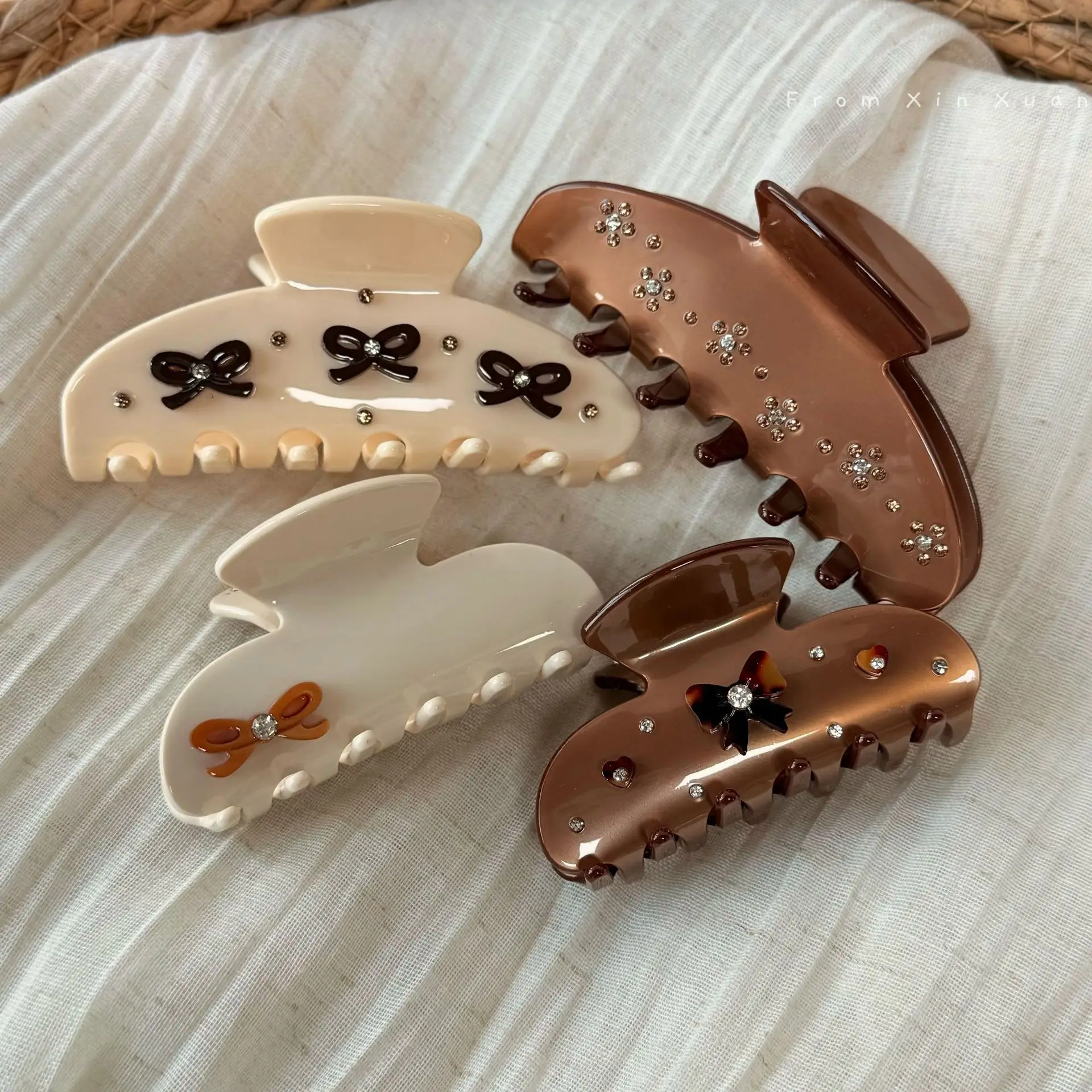 Premium Vintage Maillard Color Rhinestone Bow Acetate Shark Hair Fastener for Back Bun Non Slip Strong Grip Women Headwear
Premium Vintage Maillard Color Rhinestone Bow Acetate Shark Hair Fastener for Back Bun Non Slip Strong Grip Women Headwear