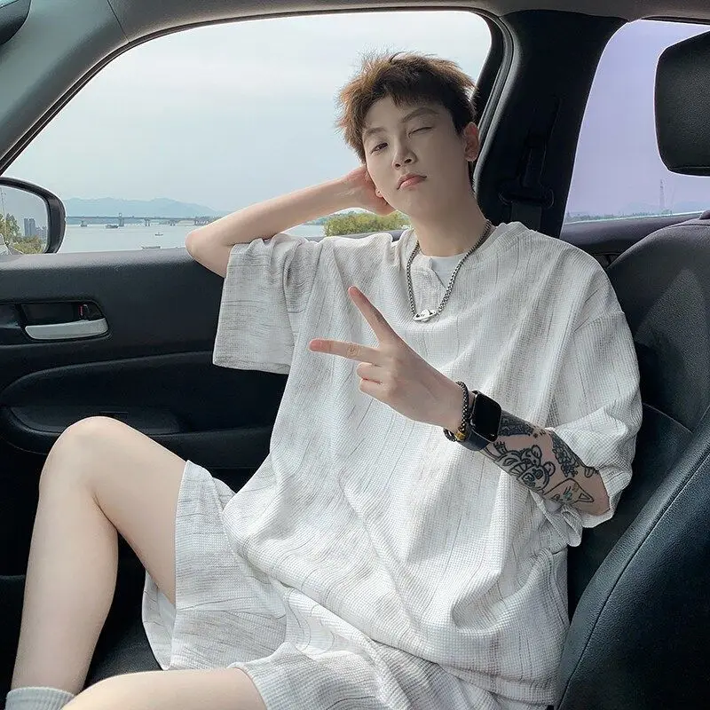 Loose Ice Silk Tied Dye T-Shirt And Shorts Set for Men Summer plus Size Casual Sportswear Polyester Fabric Youth Fashion
Loose Ice Silk Tied Dye T-Shirt And Shorts Set for Men Summer plus Size Casual Sportswear Polyester Fabric Youth Fashion