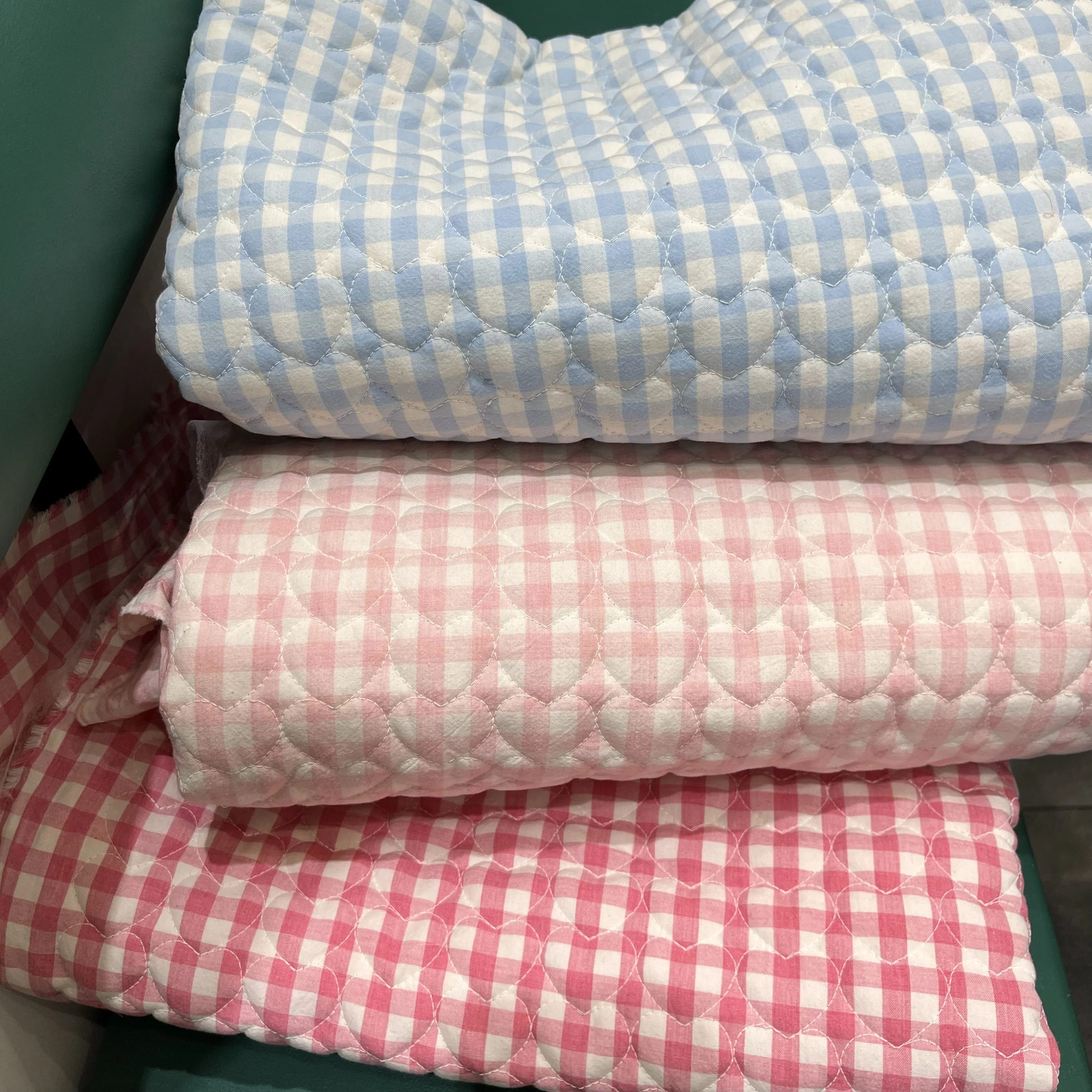 Ткань из стираного хлопка с вышивкой в клетку 0,9 см, двухсторонний хлопковый деним, 2 шт.
Ткань из стираного хлопка с вышивкой в клетку 0,9 см, двухсторонний хлопковый деним, 2 шт.