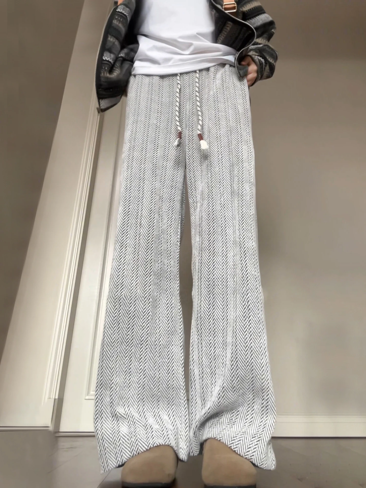 Свободные прямые повседневные брюки унисекс для осени и зимы в американском стиле, с легким драпированием
Свободные прямые повседневные брюки унисекс для осени и зимы в американском стиле, с легким драпированием