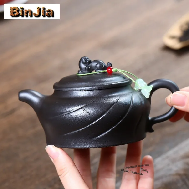 260ml Luxury Yixing Purple Clay Teapots Handmade Xuanwen Lingrui Pot Raw Ore Stone Yellow Mud Kettle Zisha Tea Set Collection
260ml Luxury Yixing Purple Clay Teapots Handmade Xuanwen Lingrui Pot Raw Ore Stone Yellow Mud Kettle Zisha Tea Set Collection