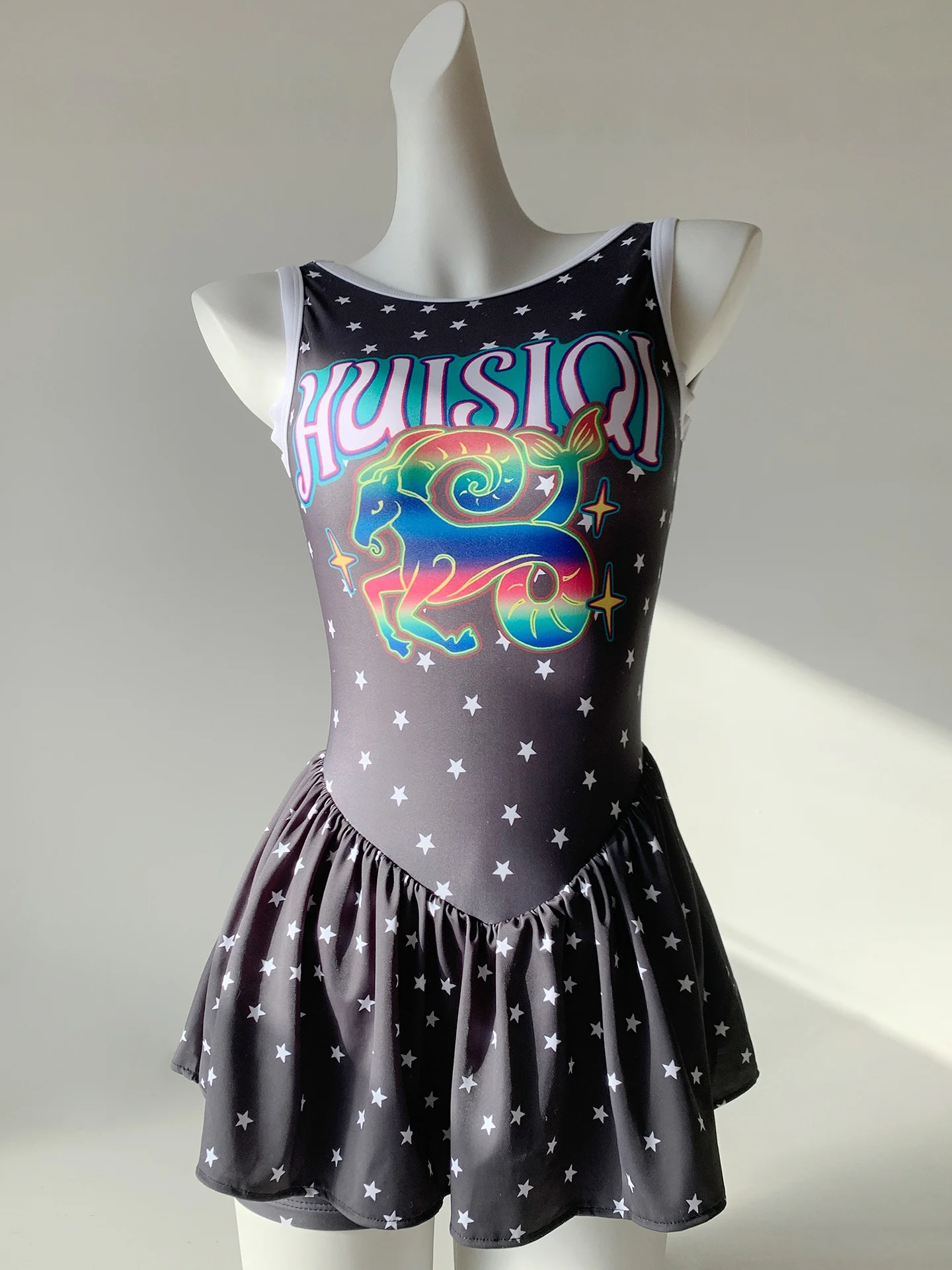 Спортивный слитный купальник для девушек и женщин, милый, с эффектом утягивания и удлинения ног, маленький размер
Спортивный слитный купальник для девушек и женщин, милый, с эффектом утягивания и удлинения ног, маленький размер