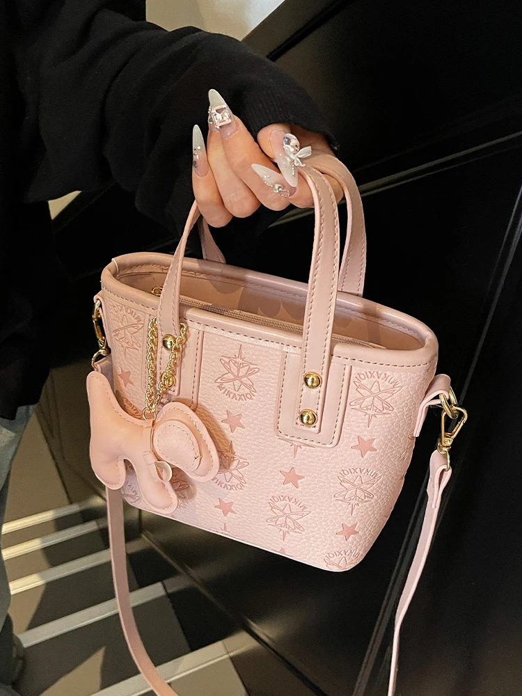 Fashionable Women's Bucket Handbag Shoulder Bag Commuter Crossbody Bag Soft Handle Medium Hardness Zipper Closure Daily Use
Fashionable Women's Bucket Handbag Shoulder Bag Commuter Crossbody Bag Soft Handle Medium Hardness Zipper Closure Daily Use