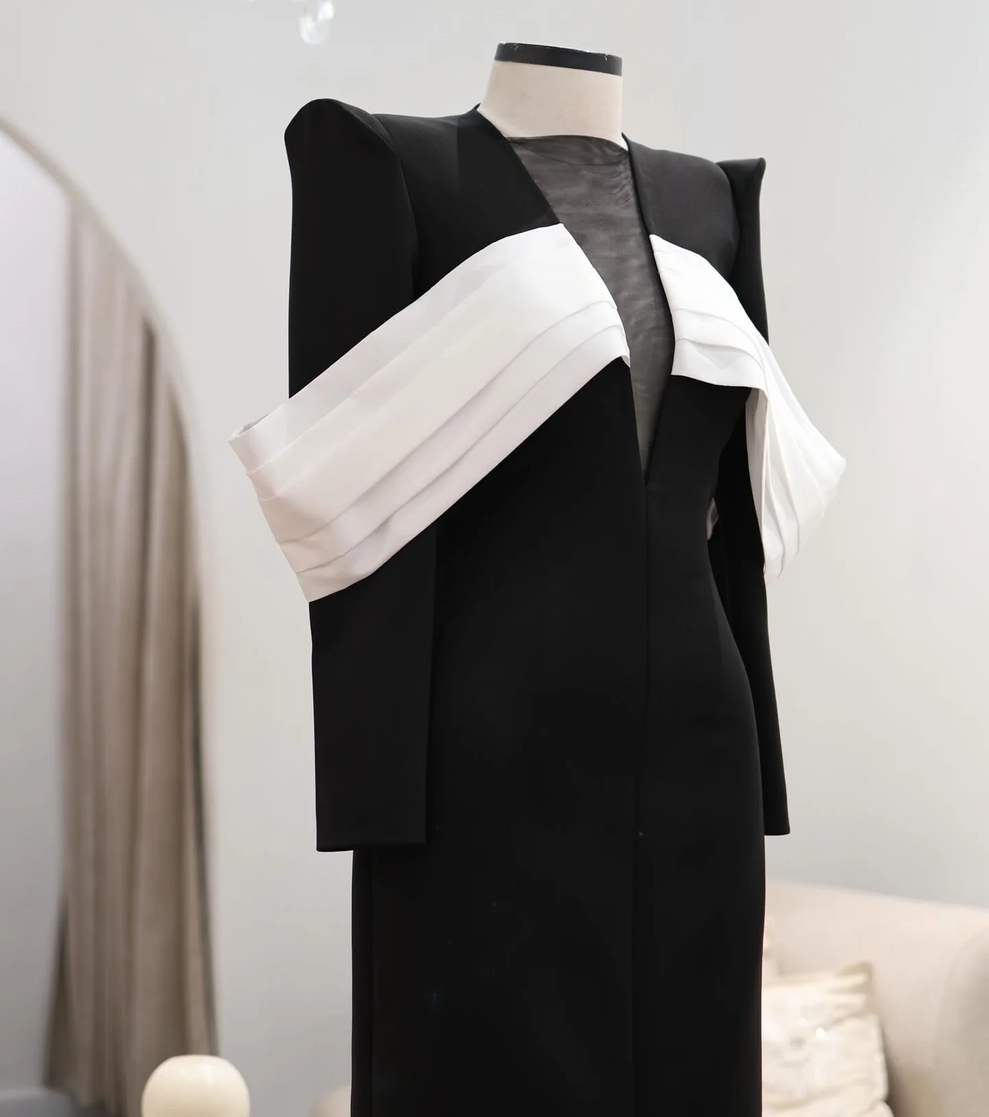 Customized Classic Simple Evening Dress Long Sleeves Black Long Dresses Bespoke Occasion Elegant Party Gown High Quality
Customized Classic Simple Evening Dress Long Sleeves Black Long Dresses Bespoke Occasion Elegant Party Gown High Quality