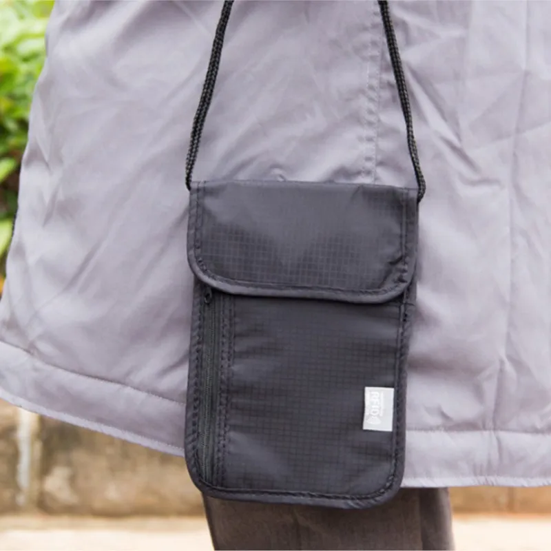 1 PC Portable RFID Nylon Storage Bag Suitable for Travel Documents Cards Passports, Wallets Files Cards and Passport Storage Bag
1 PC Portable RFID Nylon Storage Bag Suitable for Travel Documents Cards Passports, Wallets Files Cards and Passport Storage Bag