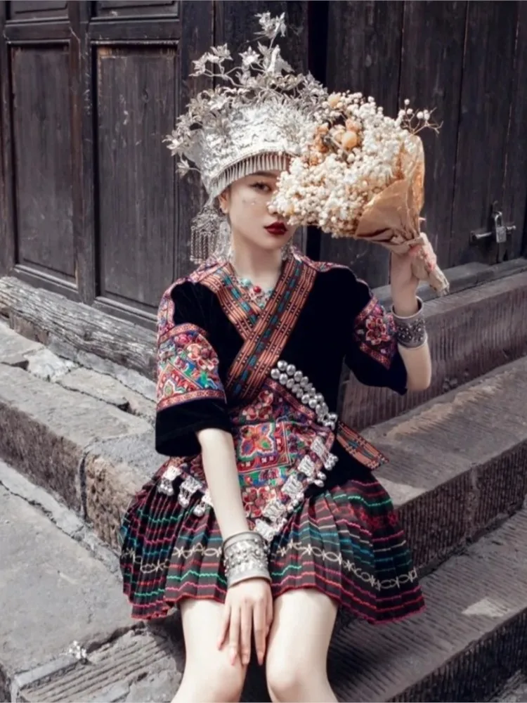 New ethnic costume women's short embroidered dress set headwear performance attire welcome travel photography
New ethnic costume women's short embroidered dress set headwear performance attire welcome travel photography