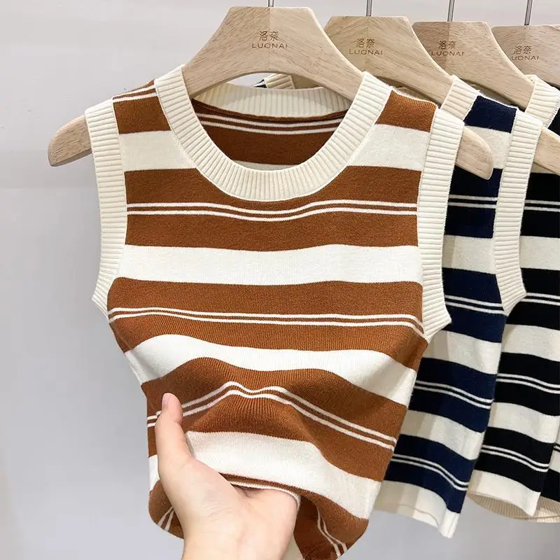 French Shoulder Knit Vest Suspenders Women's Summer New Striped Slim Cropped Sleeveless T-Shirt Women's Top
French Shoulder Knit Vest Suspenders Women's Summer New Striped Slim Cropped Sleeveless T-Shirt Women's Top