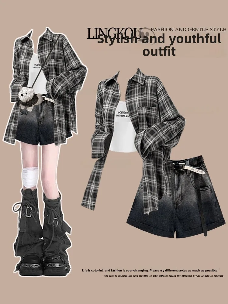 Summer Hot Girl Set Women's Vintage Plaid Shirt Inner Strap Gradient Denim Shorts Hot Pants Three-piece Set Fashionable Ensemble
Summer Hot Girl Set Women's Vintage Plaid Shirt Inner Strap Gradient Denim Shorts Hot Pants Three-piece Set Fashionable Ensemble