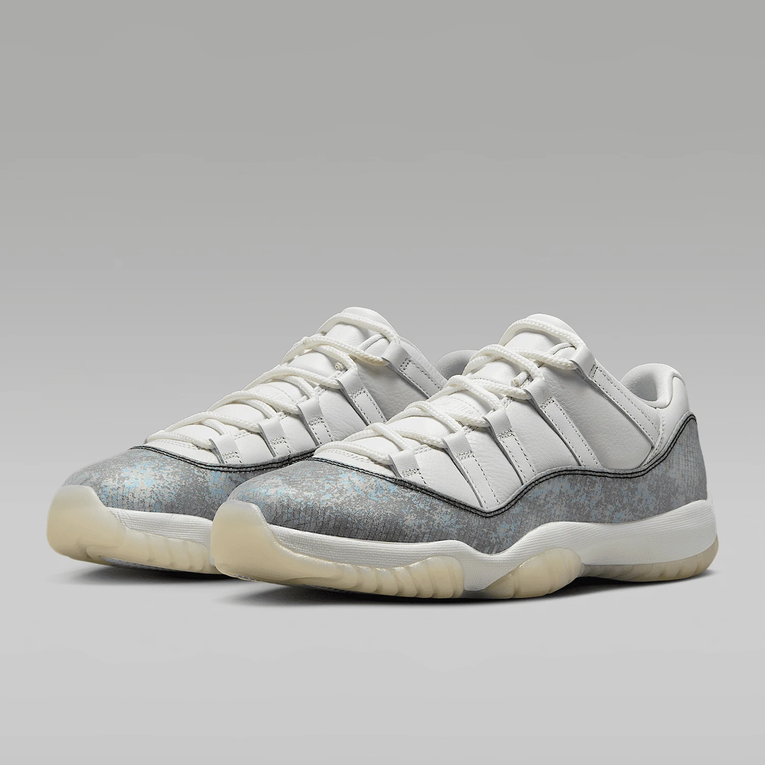 Nike official genuine JORDAN men's fashion trend retro low top basketball shoes HQ7000-001
Nike official genuine JORDAN men's fashion trend retro low top basketball shoes HQ7000-001