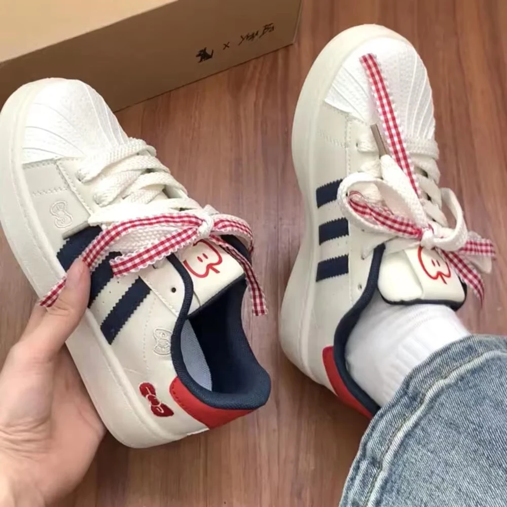 Sweet Women Casual Shoes Anime Hello Kitty Board Shoes Ssanrio Cartoon Cute Girls Student Fashion Thick Soled Sneakers Shoes
Sweet Women Casual Shoes Anime Hello Kitty Board Shoes Ssanrio Cartoon Cute Girls Student Fashion Thick Soled Sneakers Shoes