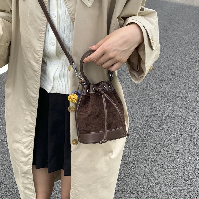 Elegant Women Luxury Leather Shoulder Bag High End Classic Designer Tote Handbag Ideal For Modern City Lifestyle Wear
Elegant Women Luxury Leather Shoulder Bag High End Classic Designer Tote Handbag Ideal For Modern City Lifestyle Wear