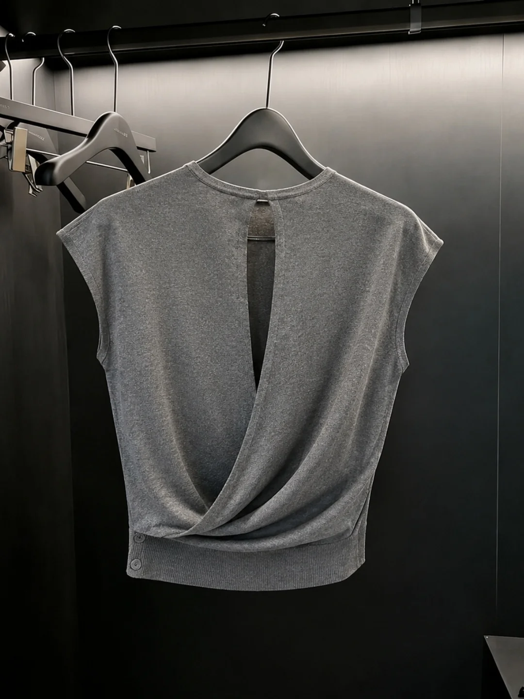 Korean Style Ice Silk Knitted Top Hollow Back Design Short Sleeve Slimming Fashionable Summer Shirt Casual Commute Straight Cut
Korean Style Ice Silk Knitted Top Hollow Back Design Short Sleeve Slimming Fashionable Summer Shirt Casual Commute Straight Cut