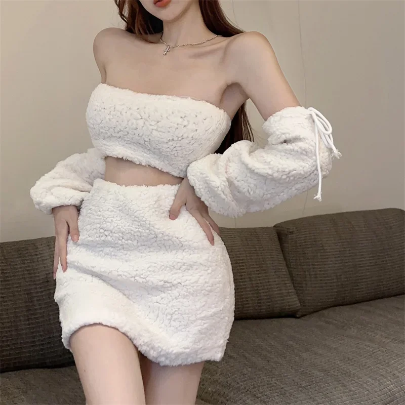 Sexy Women's Plush Lamb Tube Top and Short Skirt Suits 2024 Autumn New Sweet Two Piece Sets Spicy Fashion 2 Piece Outfits
Sexy Women's Plush Lamb Tube Top and Short Skirt Suits 2024 Autumn New Sweet Two Piece Sets Spicy Fashion 2 Piece Outfits