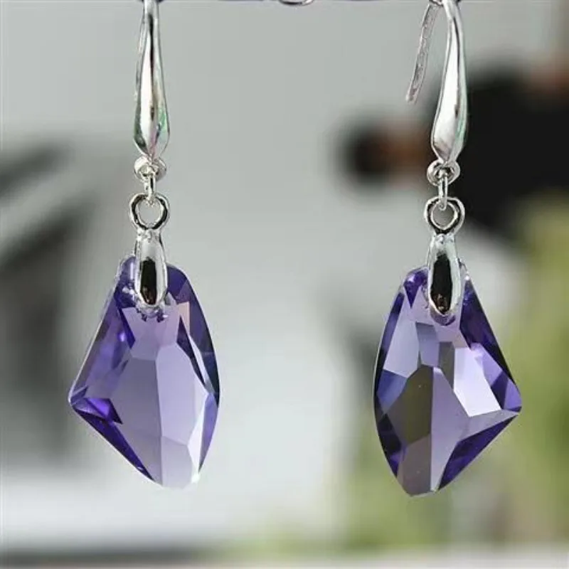 New Classic Anti Austrian Crystal Stone Earrings, Fashionable and Feminine Exquisite Festival Party Accessories and Gifts
New Classic Anti Austrian Crystal Stone Earrings, Fashionable and Feminine Exquisite Festival Party Accessories and Gifts