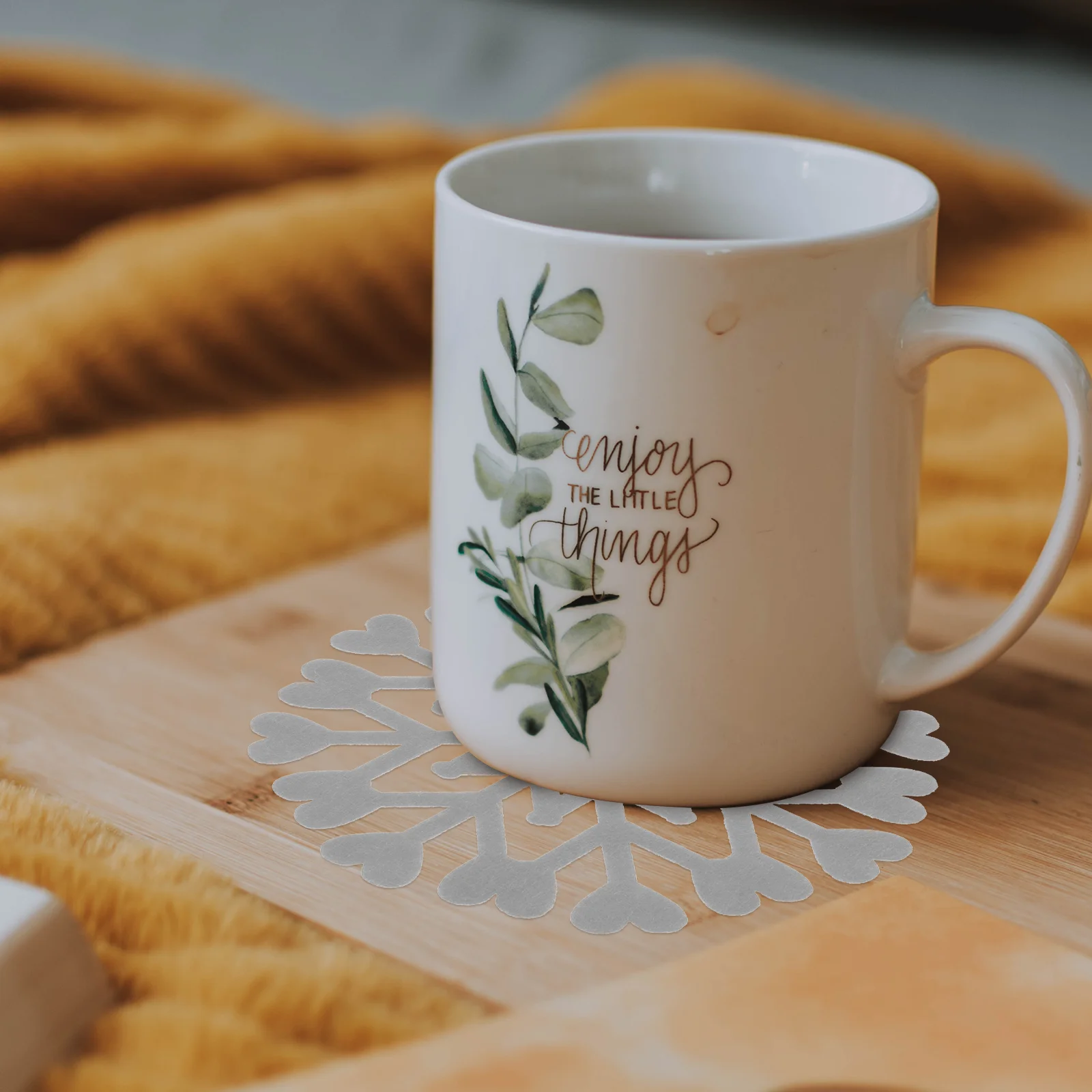 12Pcs Christmas Snowflake Cup Mats Felt Coasters Heat Insulation Cup Pads Home Party Table Decoration Gift Mug Mat
12Pcs Christmas Snowflake Cup Mats Felt Coasters Heat Insulation Cup Pads Home Party Table Decoration Gift Mug Mat