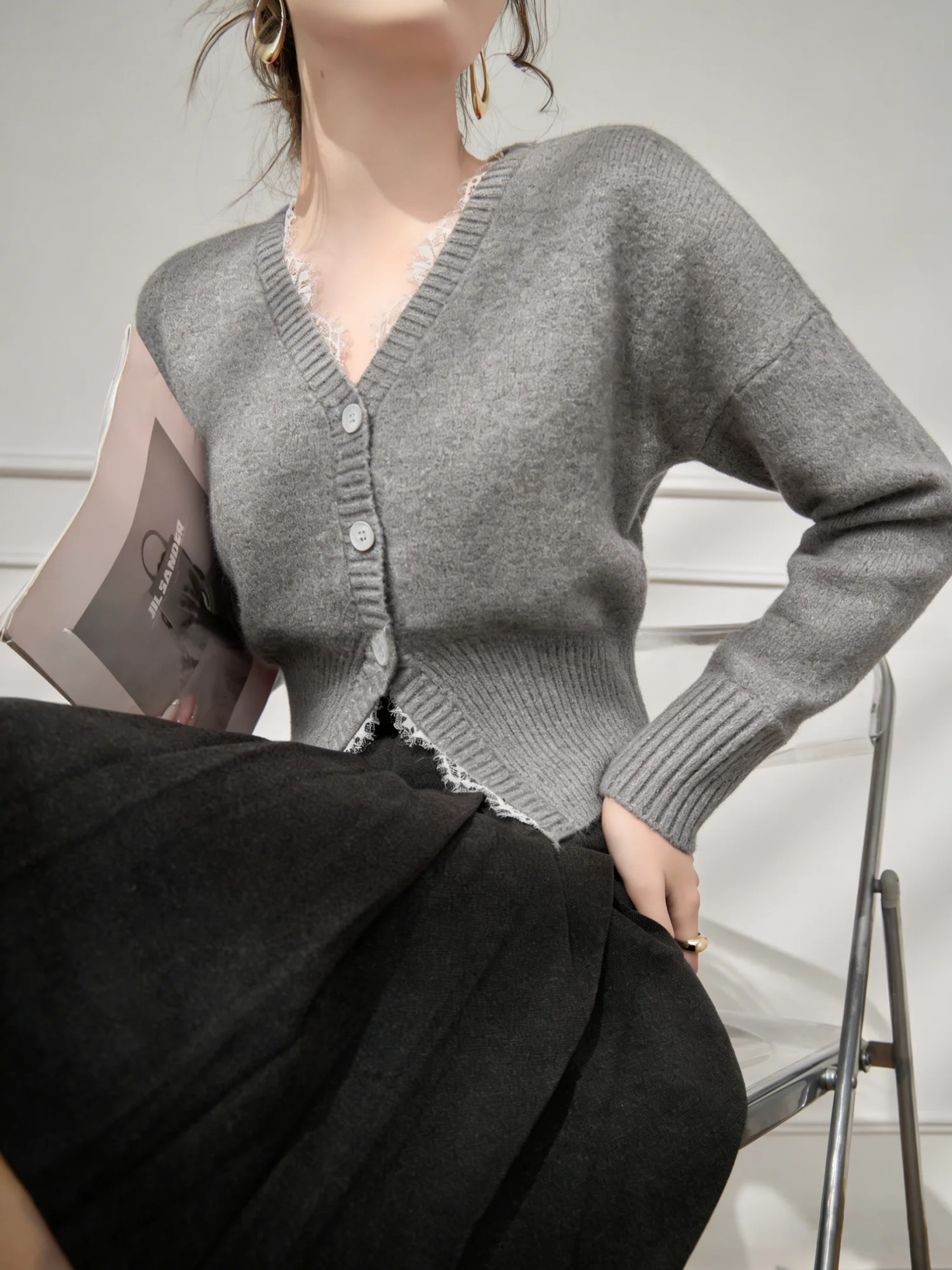 Elegant Grey Knitted Open Cardigan Women's Slim Fit Lace Splicing Autumn Winter Fashionable Sweater Vintage Style Long Sleeve
Elegant Grey Knitted Open Cardigan Women's Slim Fit Lace Splicing Autumn Winter Fashionable Sweater Vintage Style Long Sleeve