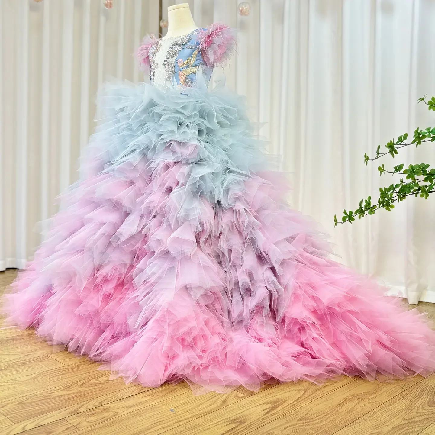 Custom JDY High Feather Shoulder Sequin Gradient Ruffle Tulle Trailing Flower Girl Dress Wedding Party Gown Birthday Pageant
Custom JDY High Feather Shoulder Sequin Gradient Ruffle Tulle Trailing Flower Girl Dress Wedding Party Gown Birthday Pageant
