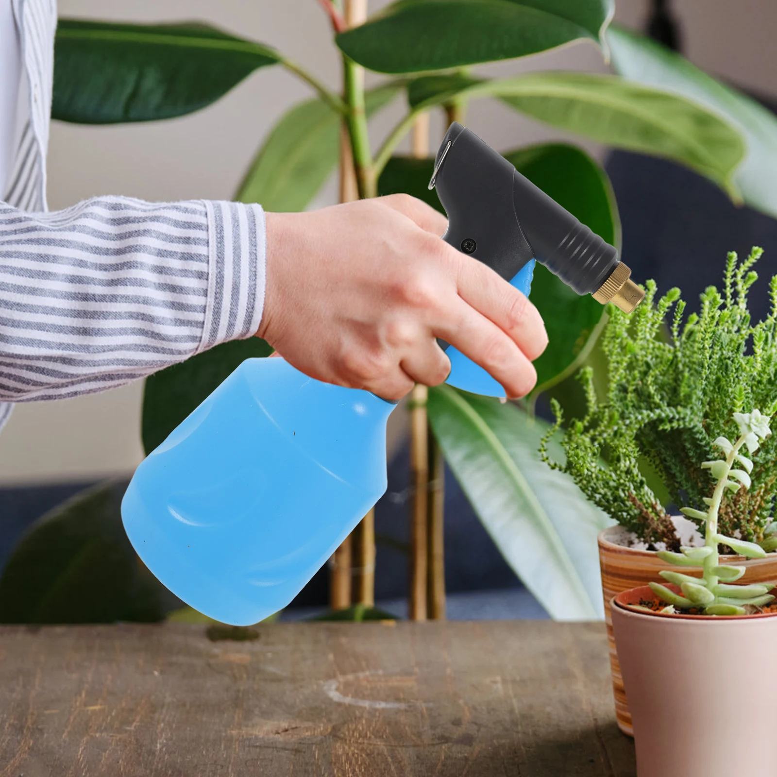 650Ml Multifunctional Spray Bottle Refillable Empty Garden Watering Plants Flowers Leakproof Design Press Trigger Blue Durable
650Ml Multifunctional Spray Bottle Refillable Empty Garden Watering Plants Flowers Leakproof Design Press Trigger Blue Durable