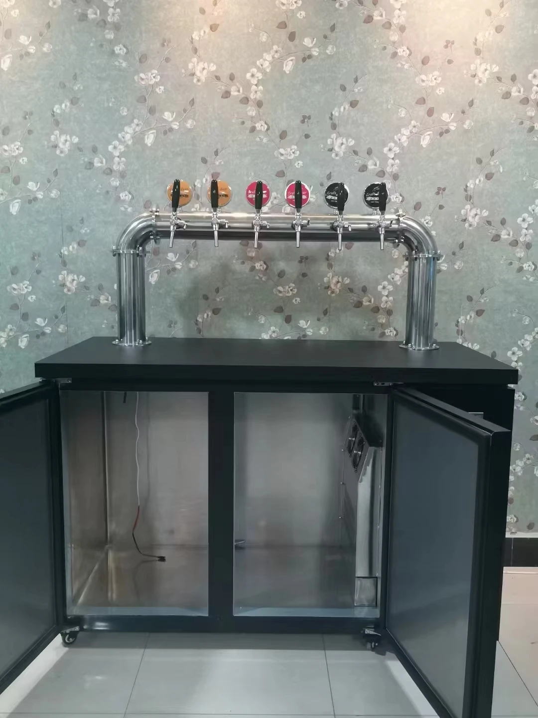 Factory OEM Wholesale Commercial Air Cooling Beer Kegerator Cooler Stainless Steel Keg Dispenser Multi-nozzle Tower
Factory OEM Wholesale Commercial Air Cooling Beer Kegerator Cooler Stainless Steel Keg Dispenser Multi-nozzle Tower