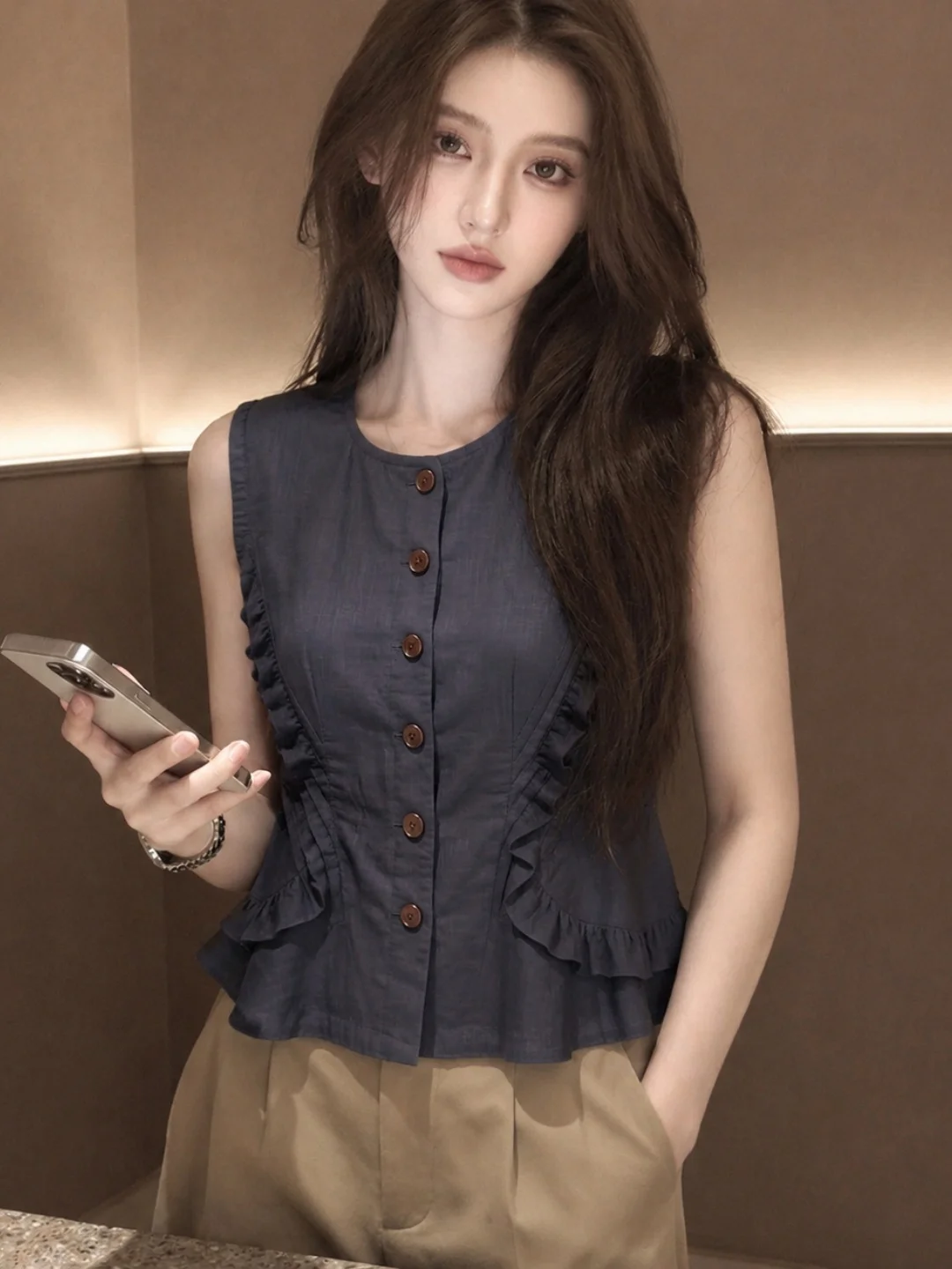 Elegant Lace Trim Sleeveless Slim Fit Summer Fashion Top Women's Style Versatile Slimming Shirt Casual Chic Summer Wear
Elegant Lace Trim Sleeveless Slim Fit Summer Fashion Top Women's Style Versatile Slimming Shirt Casual Chic Summer Wear
