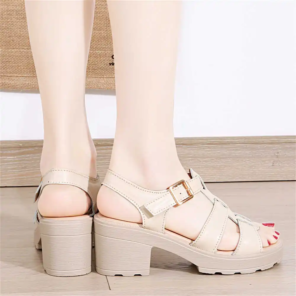 Opening Toe Cow Skin Slippers Unisex Sneakers For Adults Shoes Luxury Sandal Women Sports Shoess Sapateni Expensive Teniss
Opening Toe Cow Skin Slippers Unisex Sneakers For Adults Shoes Luxury Sandal Women Sports Shoess Sapateni Expensive Teniss