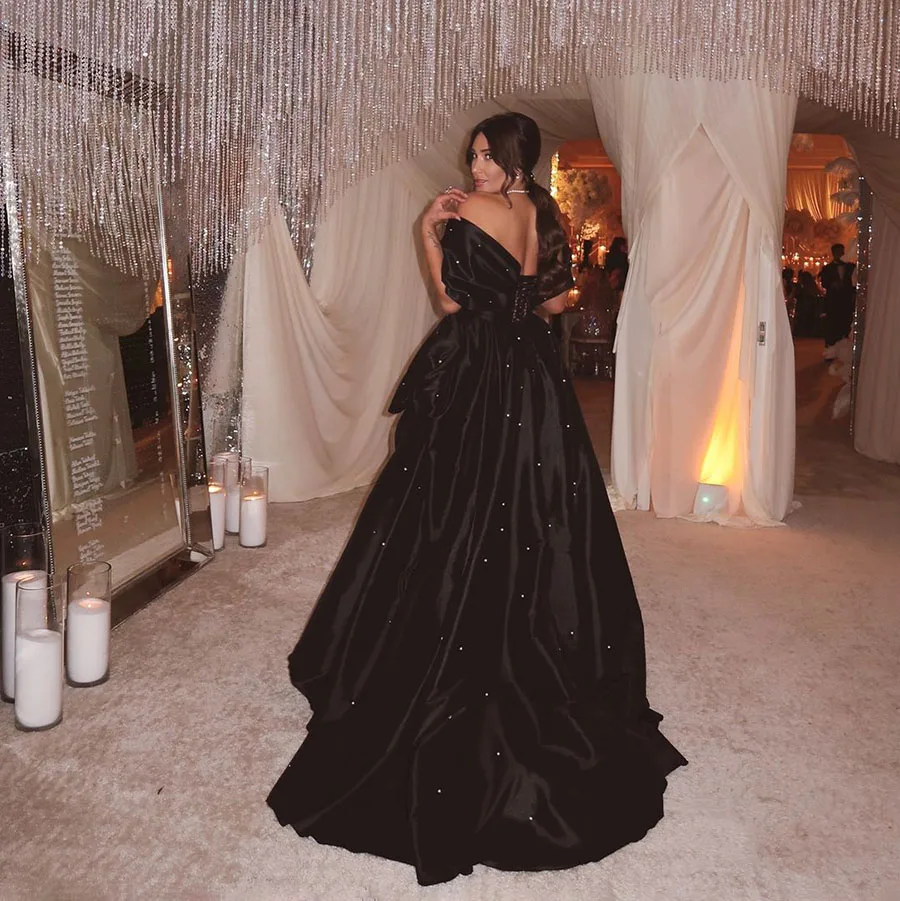OEING Black A-Line V Neck Elegant Satin High-Low Evening Dress Pearls Prom Gown Birthday Party Vestidos de fiesta Customized
OEING Black A-Line V Neck Elegant Satin High-Low Evening Dress Pearls Prom Gown Birthday Party Vestidos de fiesta Customized