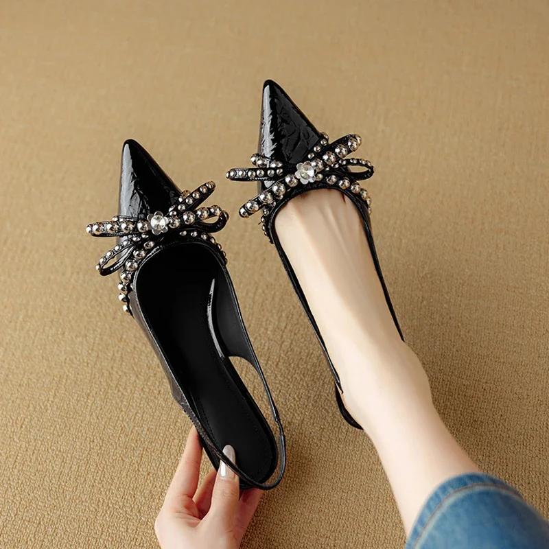 Новинка 2023 года, летние женские сандалии из натуральной кожи, женская обувь из лакированной кожи + овчины, женская обувь на высоком каблуке с заклепками и ремешком-бабочкой 
Новинка 2023 года, летние женские сандалии из натуральной кожи, женская обувь из лакированной кожи + овчины, женская обувь на высоком каблуке с заклепками и ремешком-бабочкой