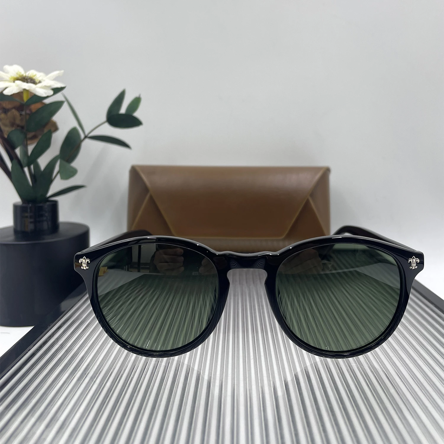 New Trendy Fashion Women's Sunglasses Lightweight Round Frame Outdoor Acetate Sunglasses Vintage UV400 Sunglasses for Female
New Trendy Fashion Women's Sunglasses Lightweight Round Frame Outdoor Acetate Sunglasses Vintage UV400 Sunglasses for Female
