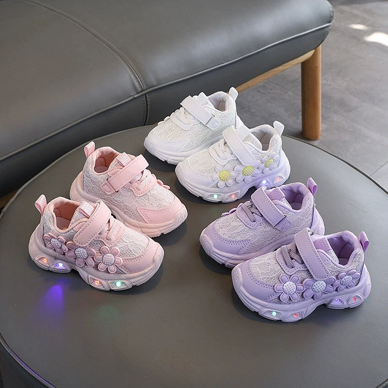 Кроссовки со светодиодной подсветкой для маленьких девочек на весну и осень, детская спортивная обувь с дышащей сеткой и милым цветочным декором, удобная повседневная обувь
Кроссовки со светодиодной подсветкой для маленьких девочек на весну и осень, детская спортивная обувь с дышащей сеткой и милым цветочным декором, удобная повседневная обувь