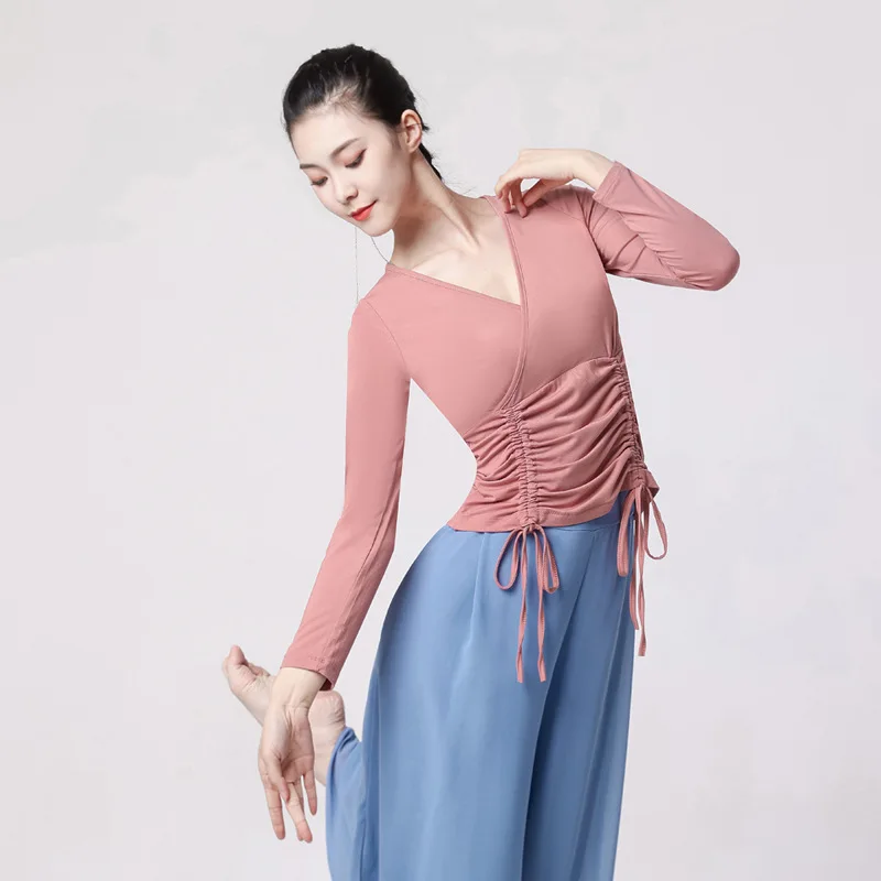 Classic dance training suit top female V-neck long short sleeve Chinese modern dance dance dress Modal costume folk dance top
Classic dance training suit top female V-neck long short sleeve Chinese modern dance dance dress Modal costume folk dance top