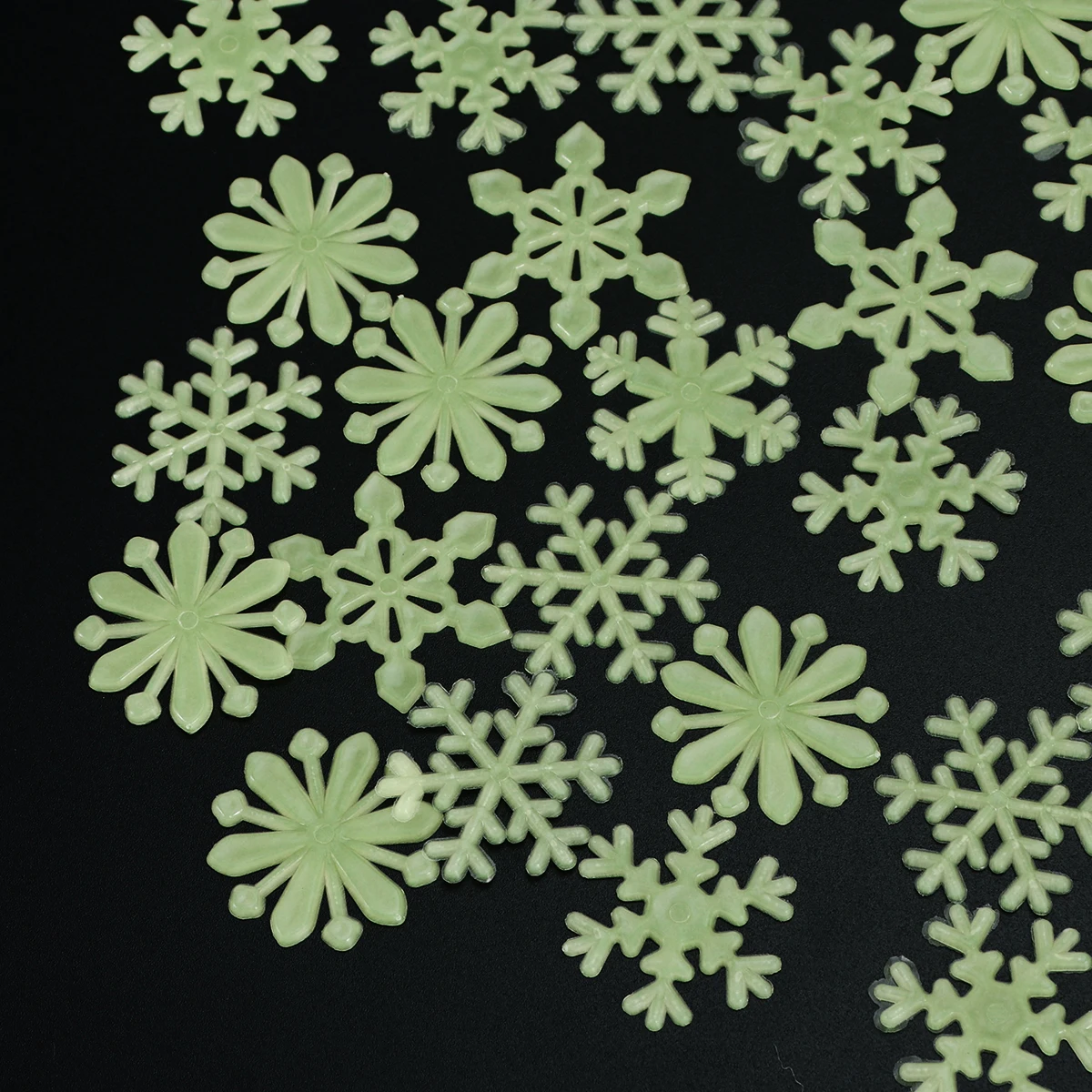 50Pcs 3D Glow in The Dark Snowflake Wall Stickers Luminous Fluorescent Christmas Party Kids Room Holiday Decor
50Pcs 3D Glow in The Dark Snowflake Wall Stickers Luminous Fluorescent Christmas Party Kids Room Holiday Decor