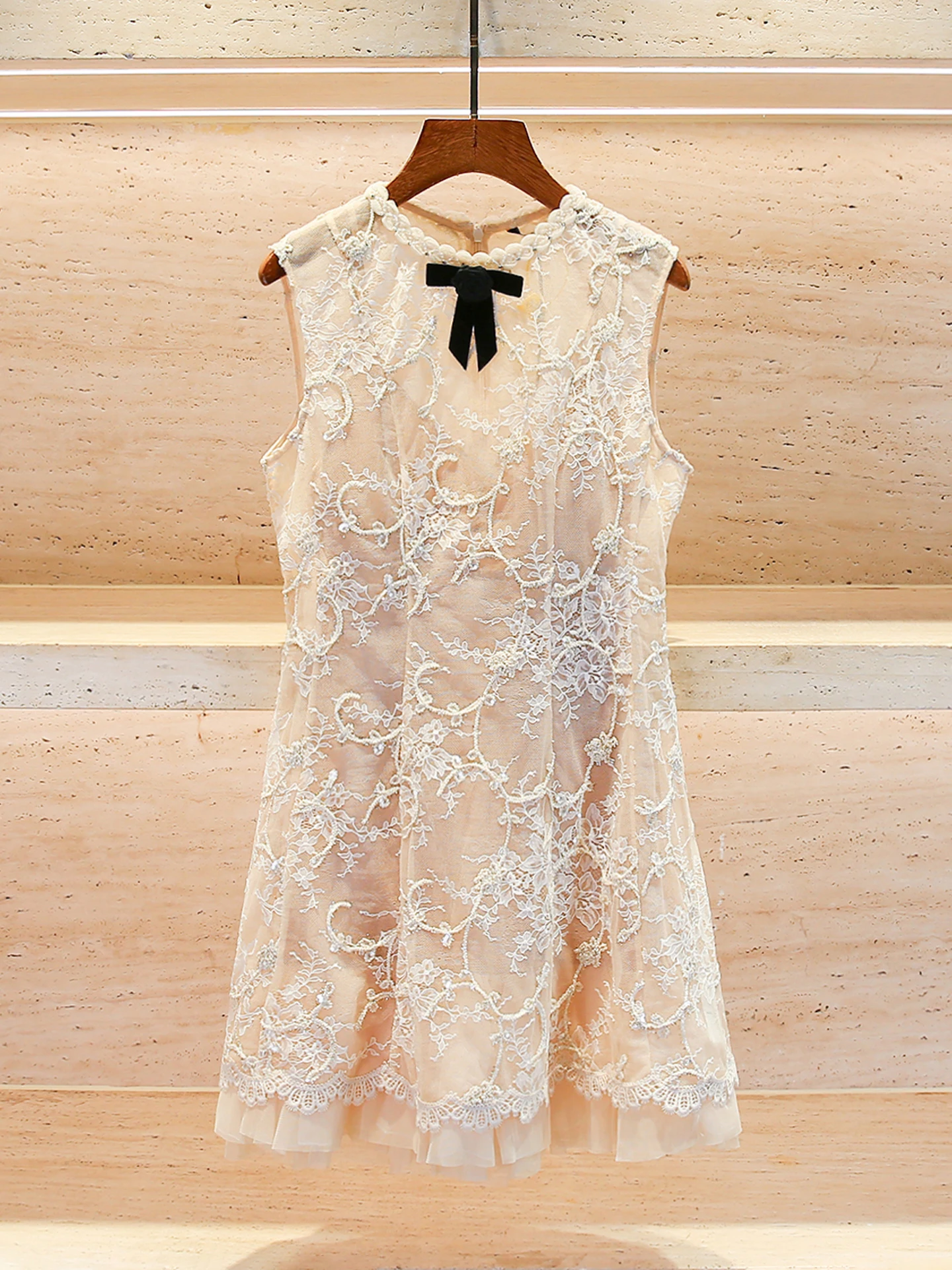 Elegant Lace Vest Dress with Knot Netting by Nanyou for Autumn Season High Waist Commuter Style Standard Fit A-Line
Elegant Lace Vest Dress with Knot Netting by Nanyou for Autumn Season High Waist Commuter Style Standard Fit A-Line