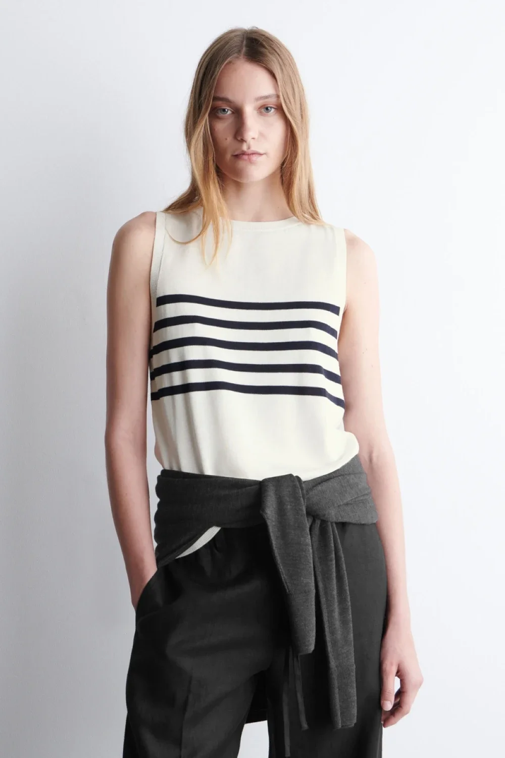 XIMIAN APPAREL 2026 traf cos summer new style of Ladies' casual fashion standard striped knitted blend vest top
XIMIAN APPAREL 2026 traf cos summer new style of Ladies' casual fashion standard striped knitted blend vest top