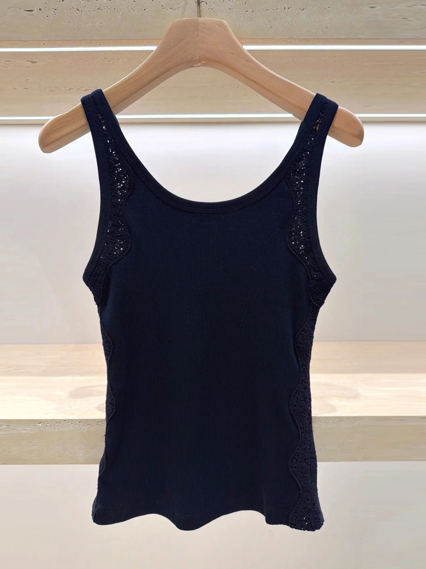 Casual Versatile Lace Knitted Vest Top for Women High-End Summer Fashion S Home South Oil Ladies' Premium Clothing
Casual Versatile Lace Knitted Vest Top for Women High-End Summer Fashion S Home South Oil Ladies' Premium Clothing
