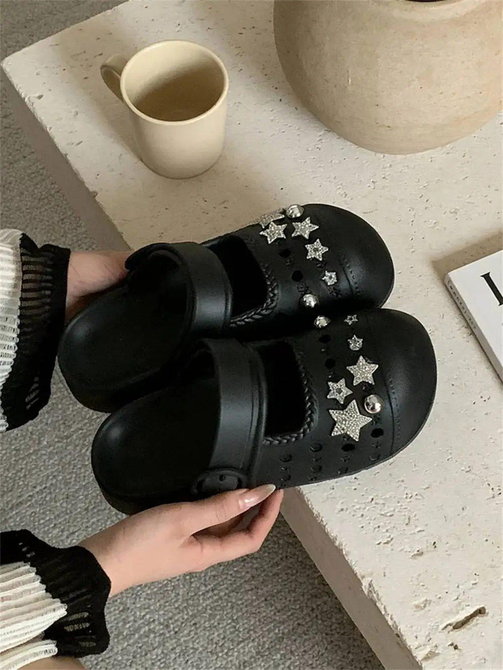 2026 New Star Mary Jane Clogs Women Non Slip Arch Support Closed Toe Summer Slippers Sweet Cool Versatile Vacation Beach Shoes
2026 New Star Mary Jane Clogs Women Non Slip Arch Support Closed Toe Summer Slippers Sweet Cool Versatile Vacation Beach Shoes