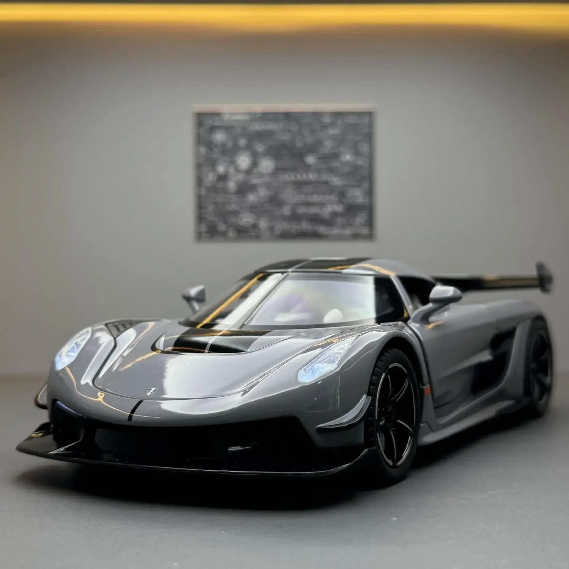 1:22 модель спортивного автомобиля Koenigsegg Jesko из сплава, имитация автомобиля со звуком, модель автомобиля для мальчиков
1:22 модель спортивного автомобиля Koenigsegg Jesko из сплава, имитация автомобиля со звуком, модель автомобиля для мальчиков