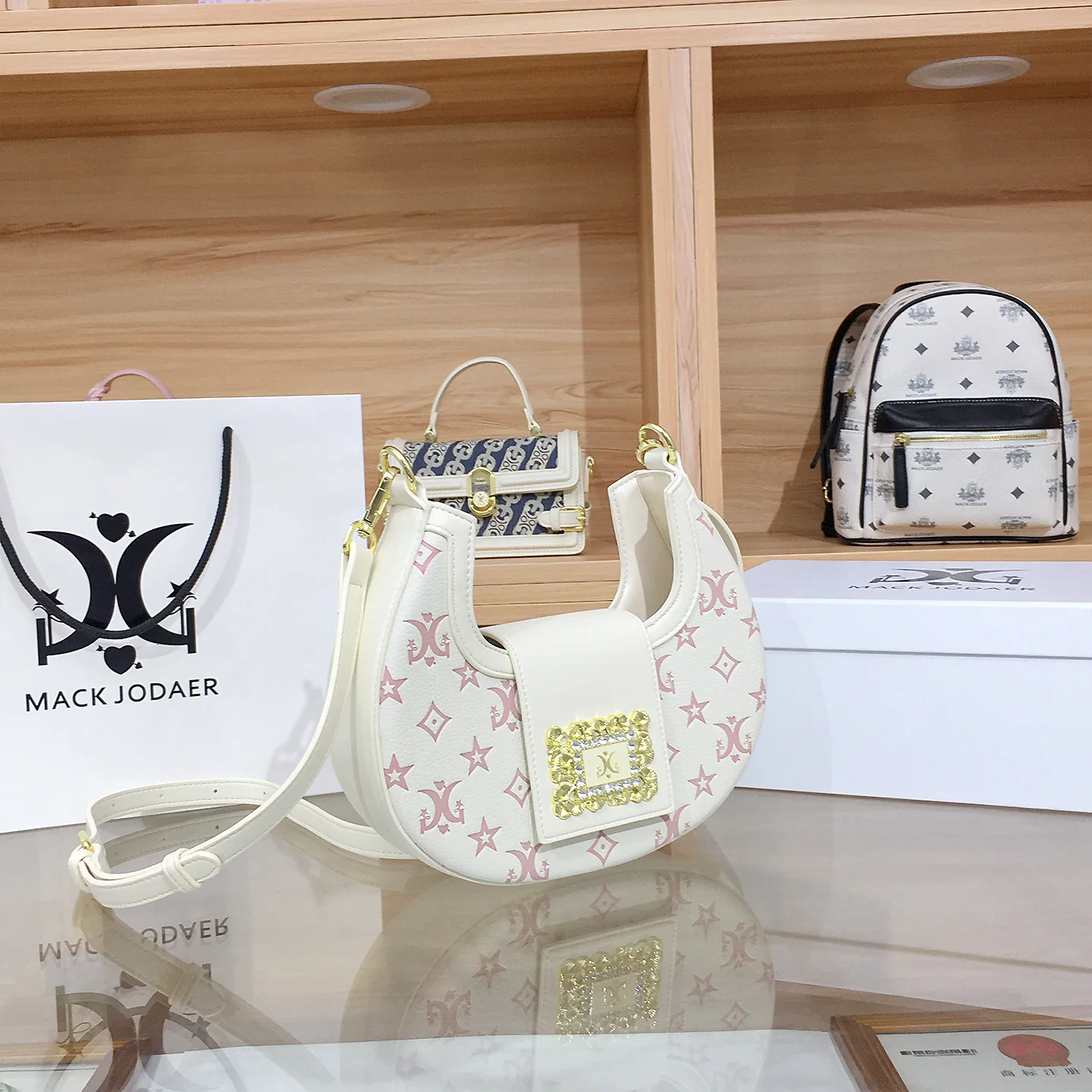 Elegant Simple Classic Designer Diaper Bag Large Capacity Leather Crossbody Handbag For Women Luxury Vintage Messenger
Elegant Simple Classic Designer Diaper Bag Large Capacity Leather Crossbody Handbag For Women Luxury Vintage Messenger