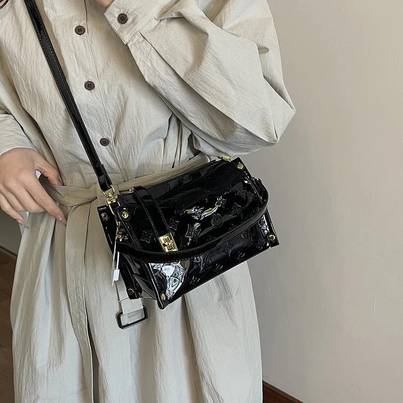 2026 Lady Summer New Fashion Trend Leather Shell Small Box Bag - Classic Retro Design Style - Versatile Handheld, Shoulder Bag o
2026 Lady Summer New Fashion Trend Leather Shell Small Box Bag - Classic Retro Design Style - Versatile Handheld, Shoulder Bag o