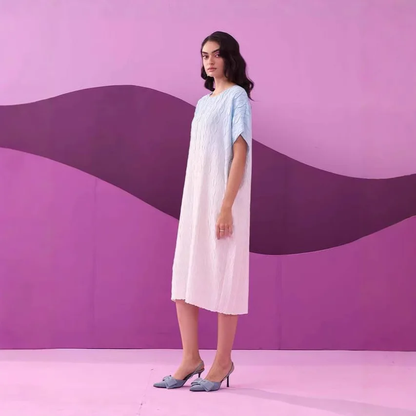 Gradient Round Neck Short Sleeve Women's Dress Miyake Pleated 2025 Summer Premium Sense Fashion Casual Peplum Design Loose Skirt
Gradient Round Neck Short Sleeve Women's Dress Miyake Pleated 2025 Summer Premium Sense Fashion Casual Peplum Design Loose Skirt