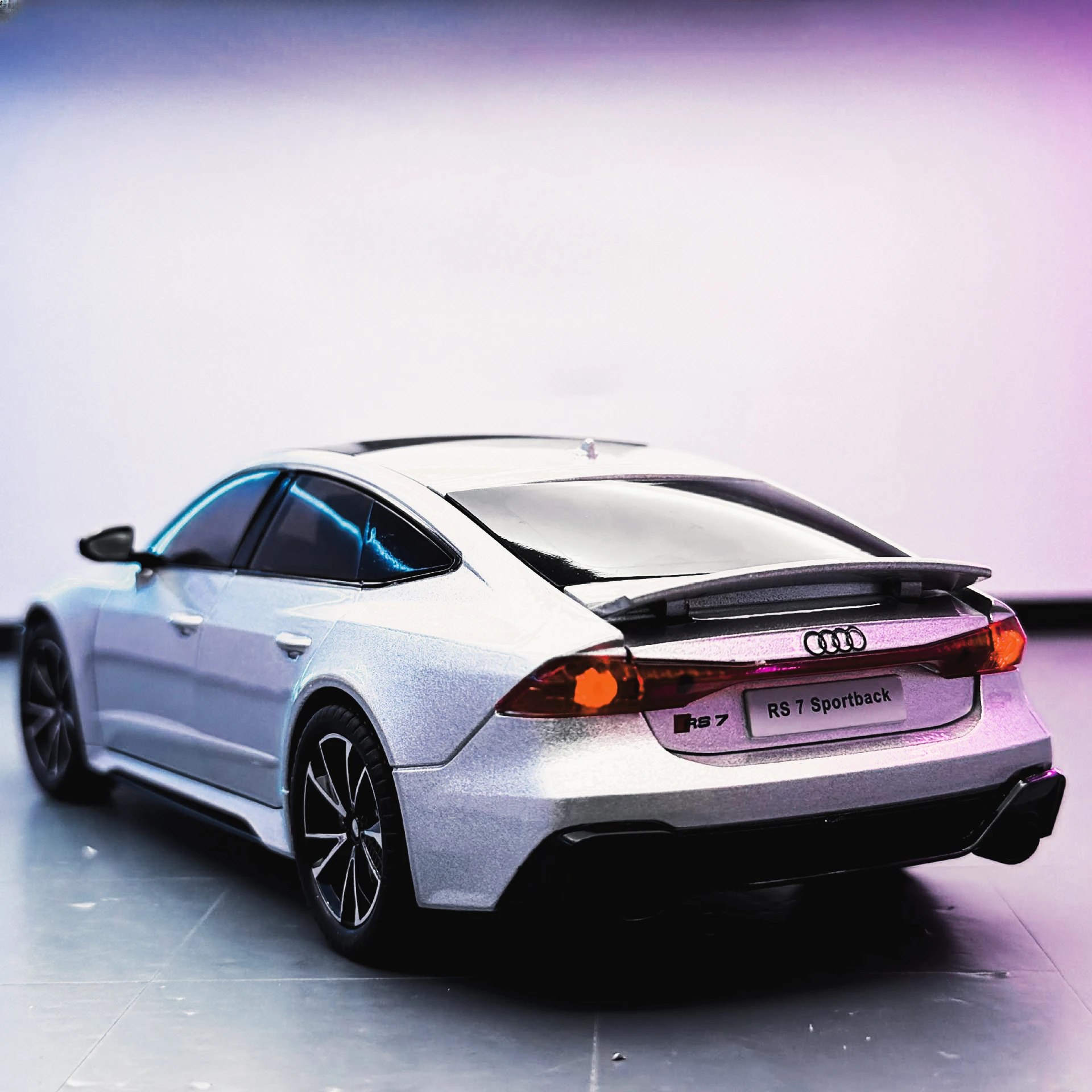 Модель автомобиля 1:24, спортивный автомобиль из сплава Audi RS7, модель звука и света, орнамент с регенеративной мощностью, детская игрушка, элитный подарок
Модель автомобиля 1:24, спортивный автомобиль из сплава Audi RS7, модель звука и света, орнамент с регенеративной мощностью, детская игрушка, элитный подарок