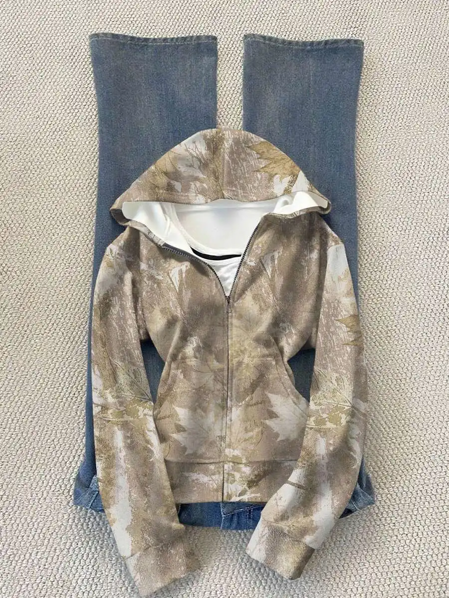 Женская толстовка с капюшоном на молнии с принтом осенних листьев, облегающего кроя
Женская толстовка с капюшоном на молнии с принтом осенних листьев, облегающего кроя