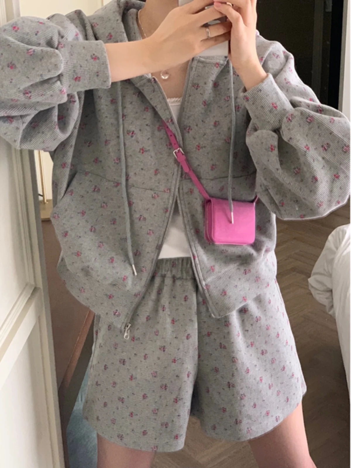 Laid-ba Винтажный антивозрастной повседневный комплект, женский весенне-осенний свободный открытый кардиган Jaet плюс широкие штанины, спортивный комплект из двух предметов...
Laid-ba Винтажный антивозрастной повседневный комплект, женский весенне-осенний свободный открытый кардиган Jaet плюс широкие штанины, спортивный комплект из двух предметов...