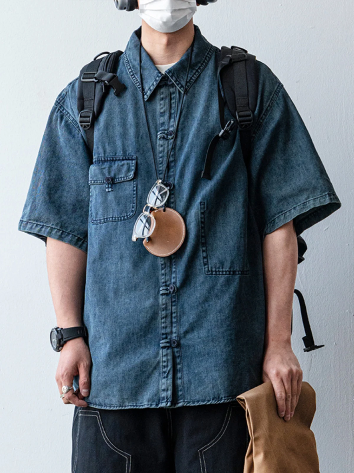 Loose Fit ort Sve Men's Denim irt Casual Sle Turn-down Collar Button up Top Coat for Summer New Chinese Sle ket...
Loose Fit ort Sve Men's Denim irt Casual Sle Turn-down Collar Button up Top Coat for Summer New Chinese Sle ket...